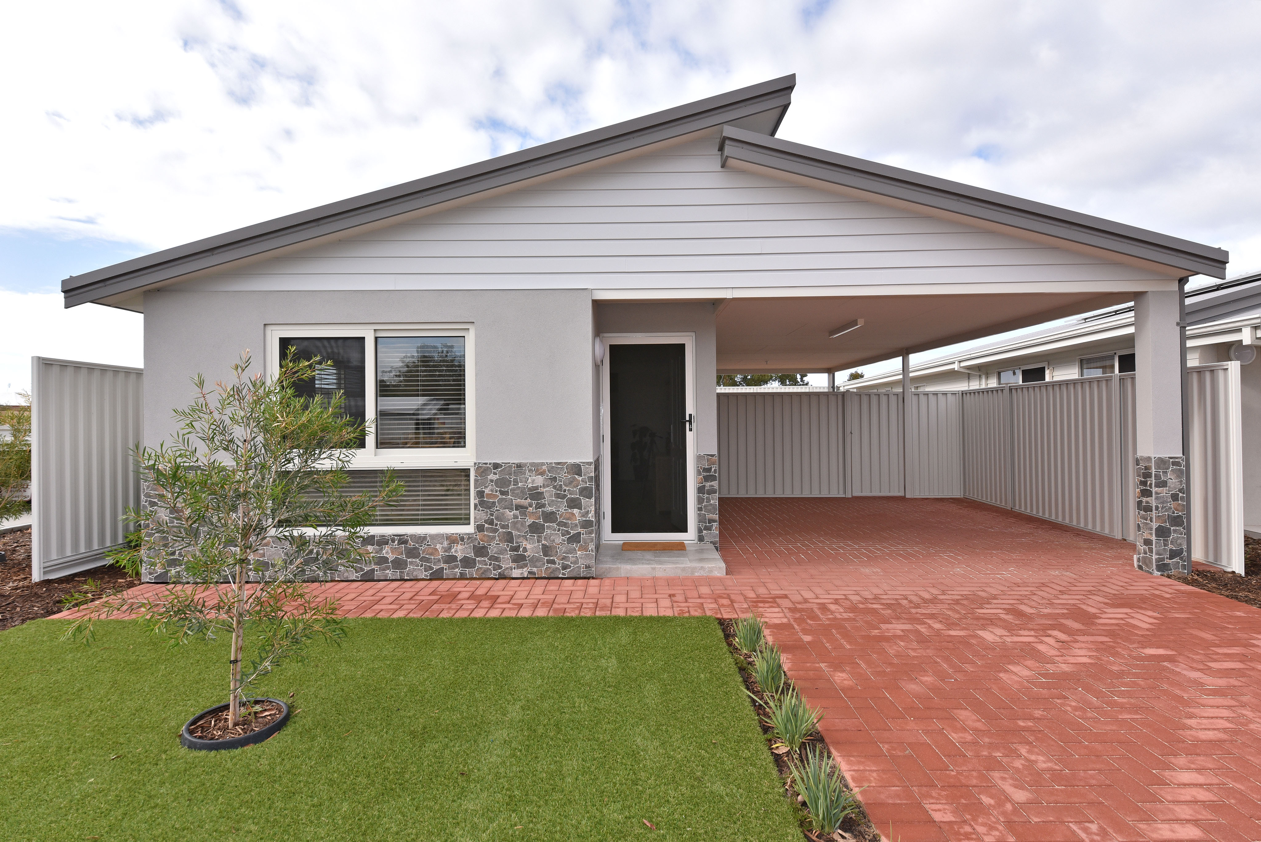 LIFESTYLE VILLAGE, Champion Lakes (SITE 12)